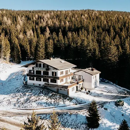 בית הארחה Edelweiss Gaestehaus 3*