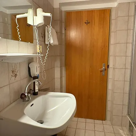 Konukevi Edelweiss Gaestehaus 3*